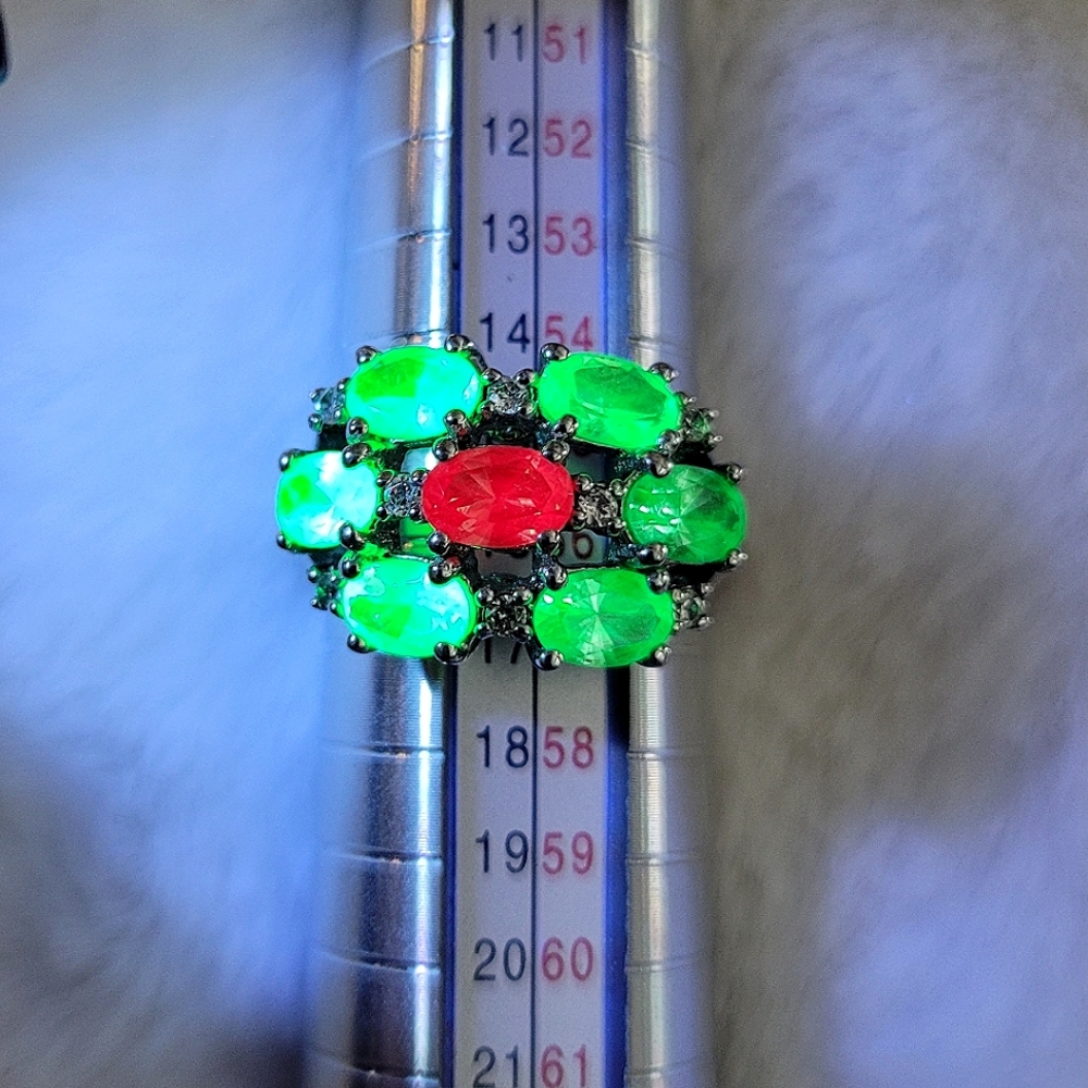 Vintage spinel (uranium) ring